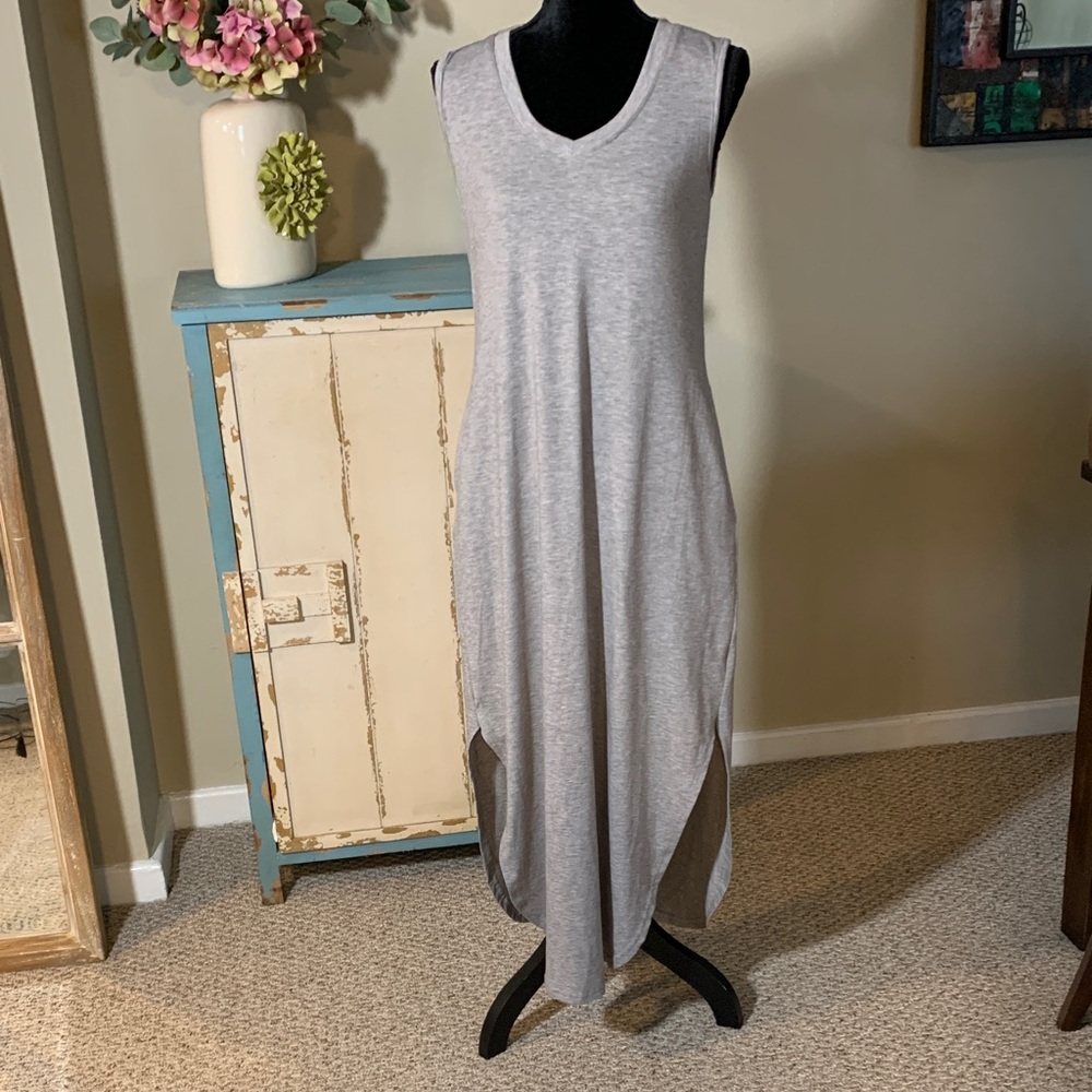 NWOT Gray Sleeveless Maxi Dress With Side Pockets. Size Medium